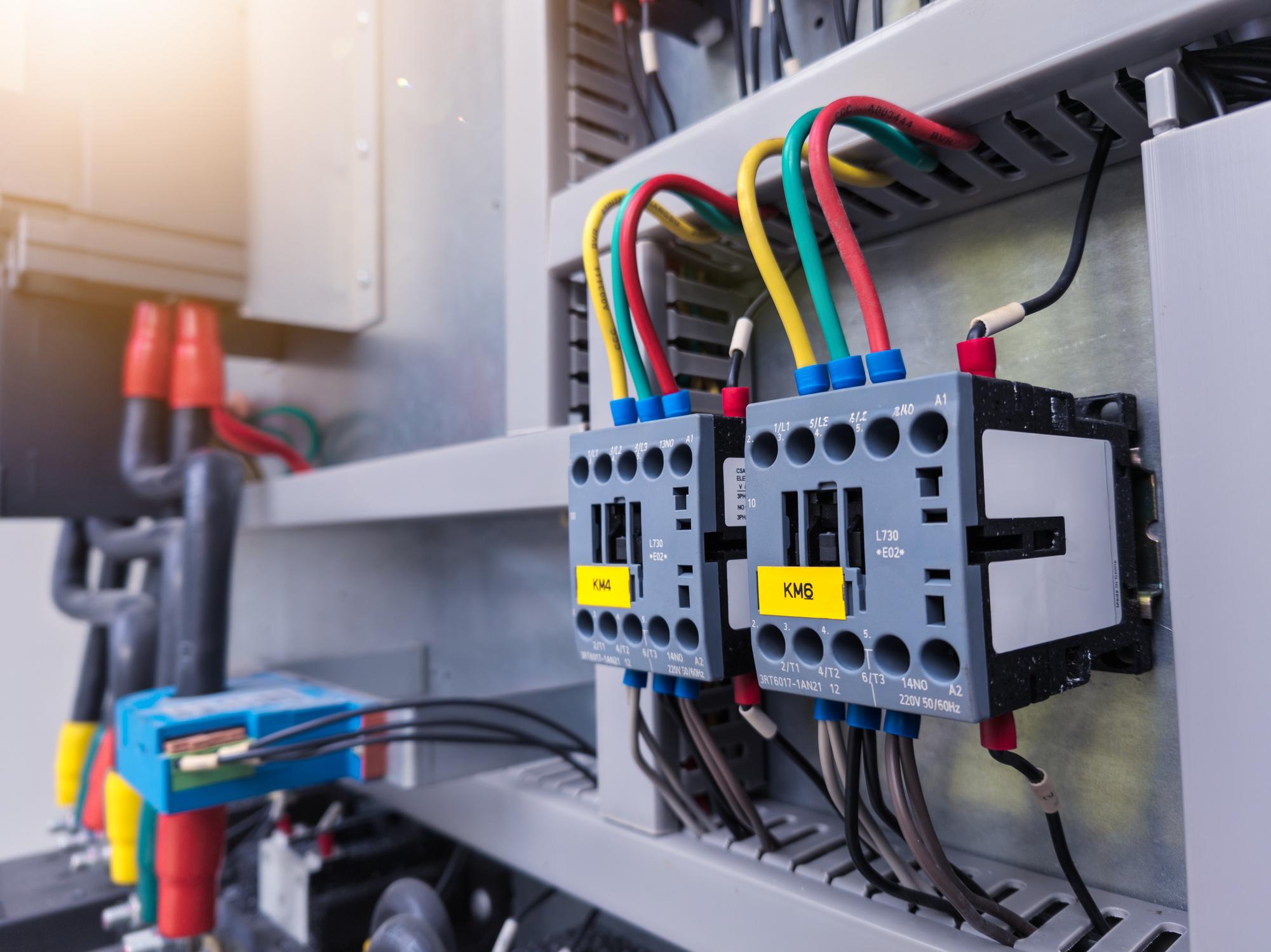 công dụng của khởi động từ 3 pha